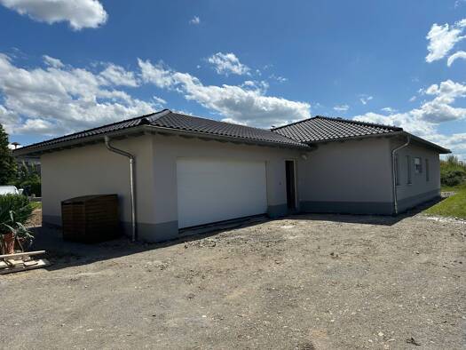 Bungalow zum Kauf provisionsfrei 279.000 € 4 Zimmer 100 m² Straubing 94315