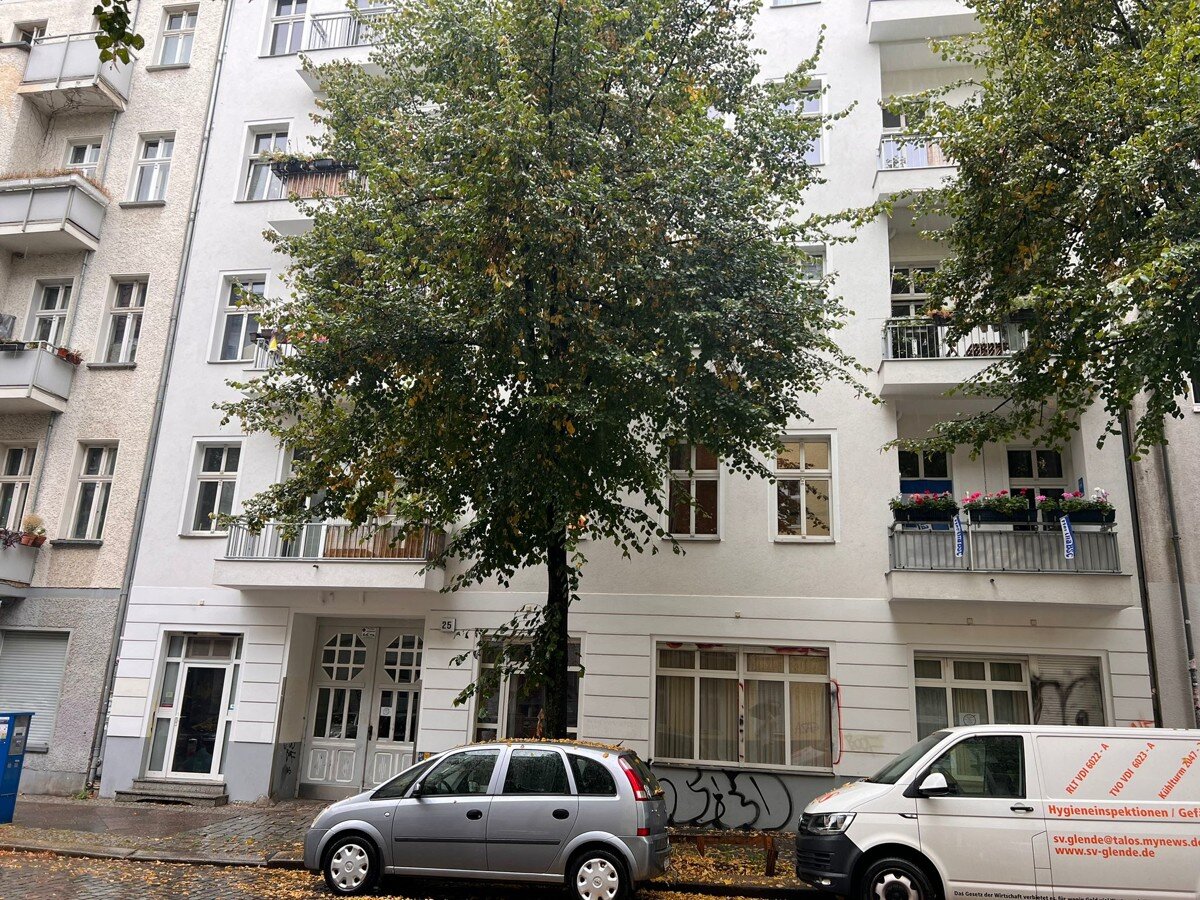 Wohnung zum Kauf 378.000 € 2 Zimmer 54 m²<br/>Wohnfläche 3.<br/>Geschoss 01.03.2025<br/>Verfügbarkeit Friedrichshain Berlin 10247