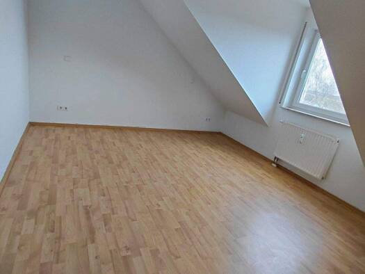 Wohnung zur Miete 400 € 2 Zimmer 64 m² 2. Geschoss frei ab sofort Altlußheimring 34 Gersdorf 09355
