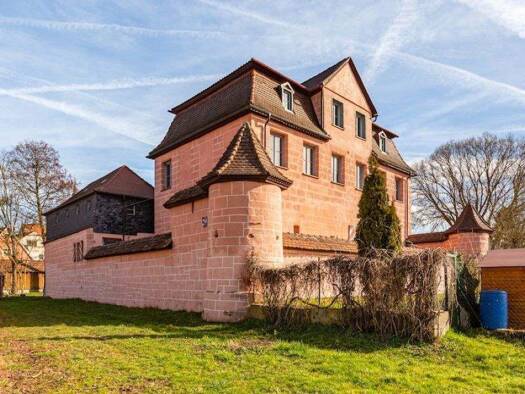Schloss zum Kauf 649.000 € 13 Zimmer 553 m² 1.461 m² Grundstück Lonnerstadt 91475