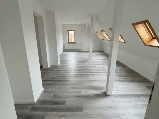 Wohnung zur Miete 675 € 4 Zimmer 90 m² Gröba Riesa 01591