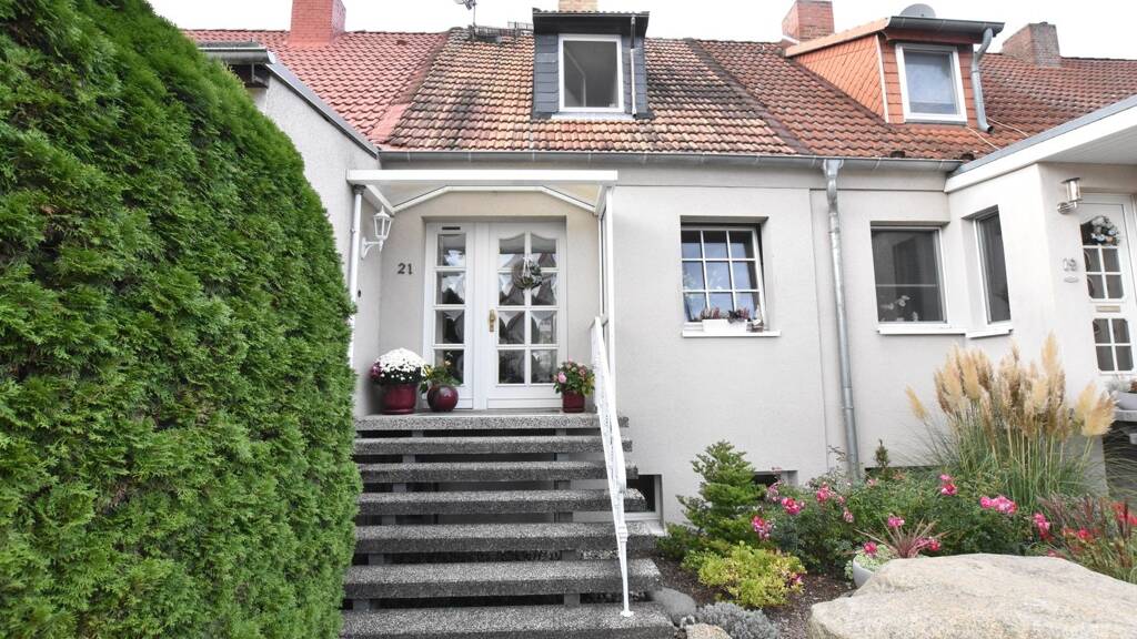 Reihenhaus zum Kauf 259.000 € 4 Zimmer 86 m² 739 m² Grundstück Osterberg 21 Ostorf Schwerin 19061