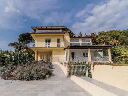 Villa zum Kauf 750.000 € 5 Zimmer 288 m² 4.500 m² Grundstück frei ab sofort Massarosa 55054