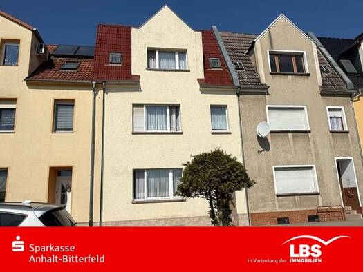 Reihenmittelhaus zum Kauf 59.900 € 4 Zimmer 90 m² 151 m² Grundstück Aken Aken (Elbe) 06385
