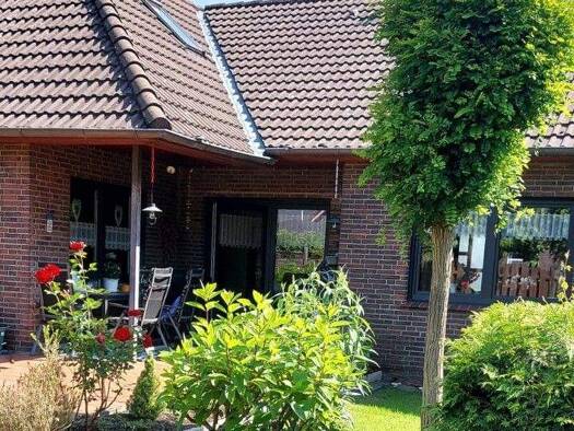 Einfamilienhaus zum Kauf 8 Zimmer 263,2 m² 1.736 m² Grundstück Friedeburg Friedeburg 26446
