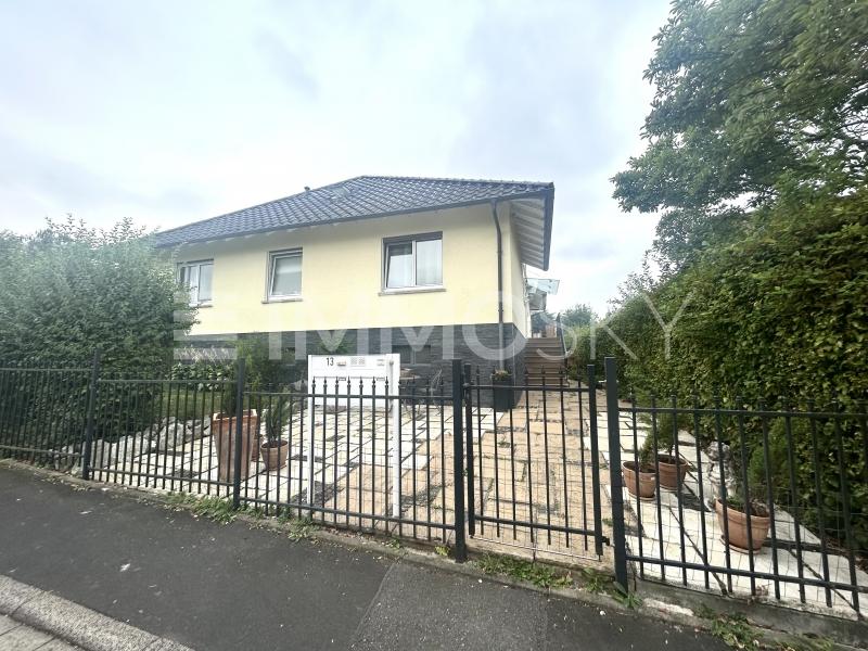 Einfamilienhaus zum Kauf 1.250.000 € 8 Zimmer 275 m²<br/>Wohnfläche 670 m²<br/>Grundstück Klein-Karben Karben 61184