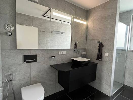 Wohnung zur Miete 1.270 € 3 Zimmer 91 m² Geschoss 2/3 frei ab sofort Rothenburg Rothenburg ob der Tauber 91541