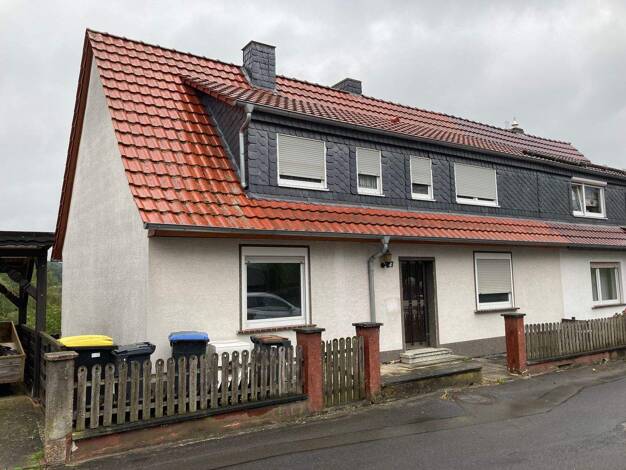 Doppelhaushälfte zum Kauf 97.000 € 5 Zimmer 140 m² 510 m² Grundstück frei ab sofort Bergstraße 27 Nentershausen 36214