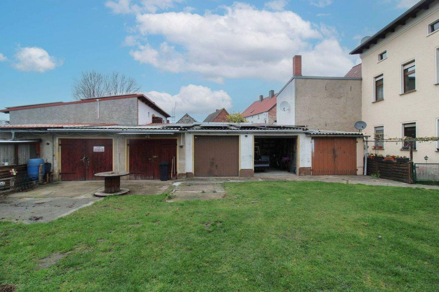 Immobilie in Jerichow - MFH mit 4 Einheiten, Solaranlage und langfristigen Mietverhältnissen in Jerichow - Bild 2