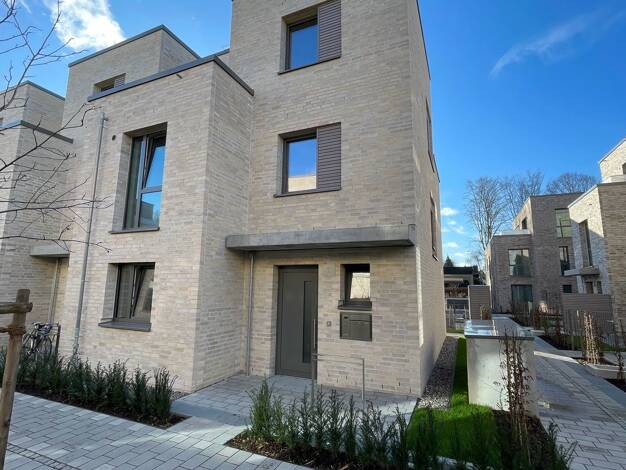 Reihenhaus zur Miete 3.650 € 4 Zimmer 143 m² 70 m² Grundstück frei ab 01.06.2026 Othmarschen Hamburg 22605