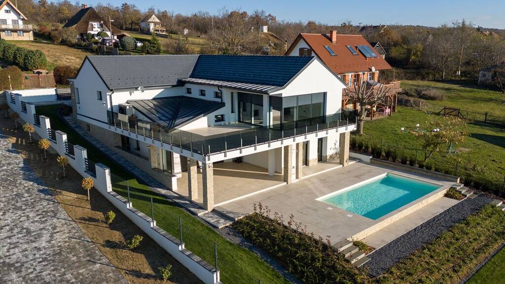 Einfamilienhaus zum Kauf - Erstbezug provisionsfrei 1.300.000 € 298 m² 2.200 m² Grundstück Cserszegtomaj 8372