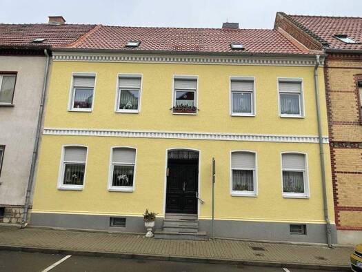 Reihenmittelhaus zum Kauf 175.000 € 6 Zimmer 145 m² 296 m² Grundstück Aschersleben 06449