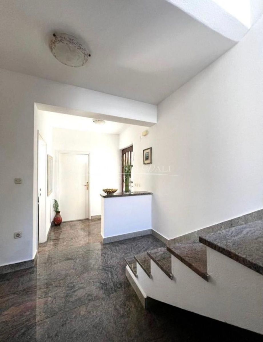 Haus zur Miete 1.800 € 4 Zimmer 200 m²<br/>Wohnfläche Sucidar