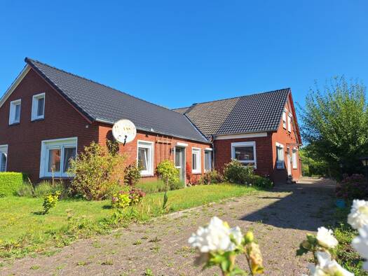 Doppelhaushälfte zum Kauf 239.000 € 3 Zimmer 132 m² 2.827 m² Grundstück Beschotenweg Weener 26826