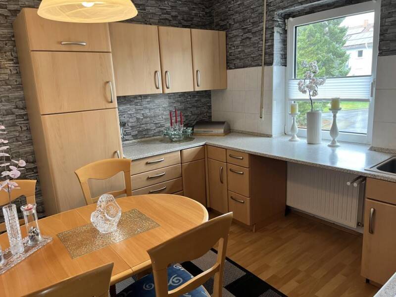 Immobilie in Edermünde - **Wohlfühlen garantiert!** Ein- bis Zweifamilienwohnhaus  mit Garage und Garten in Edermünde-Haldorf - Bild 2