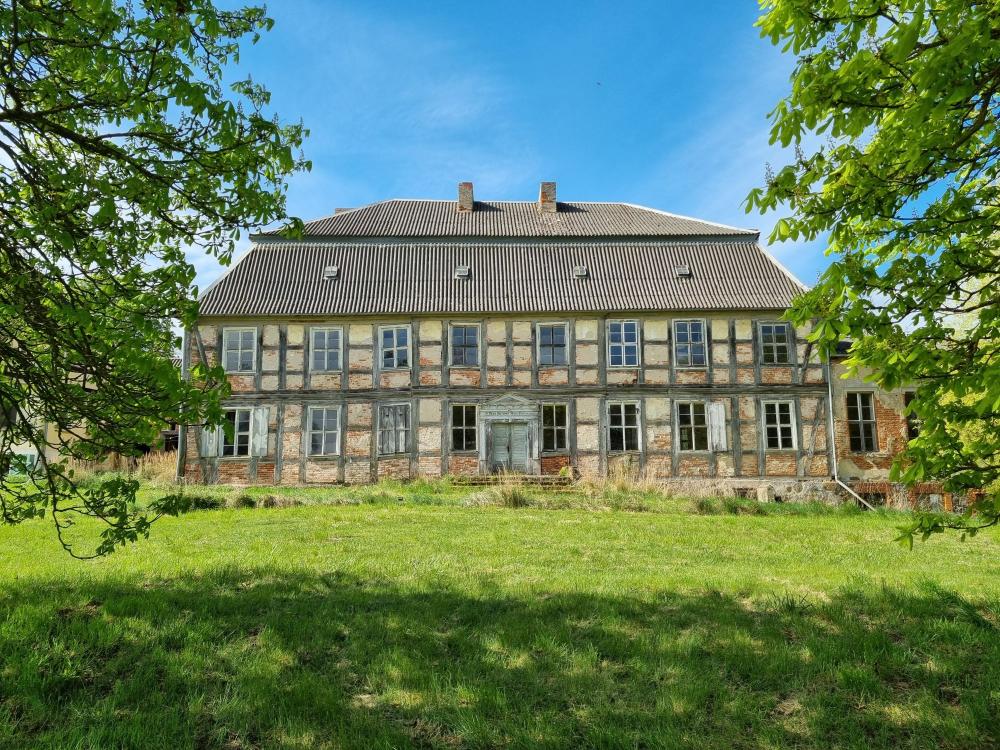 Herrenhaus zum Kauf 660.000 € 30 Zimmer 6.000 m²<br/>Wohnfläche 32.649 m²<br/>Grundstück Hetzdorf Uckerland 17337