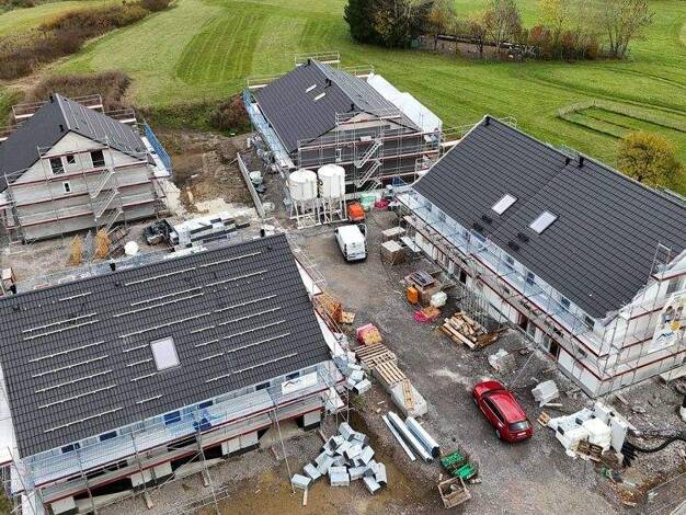 Reihenmittelhaus zum Kauf - Erstbezug provisionsfrei 399.900 € 5,5 Zimmer 137 m² 406 m² Grundstück Dellingerstraße - Aldingen 78554