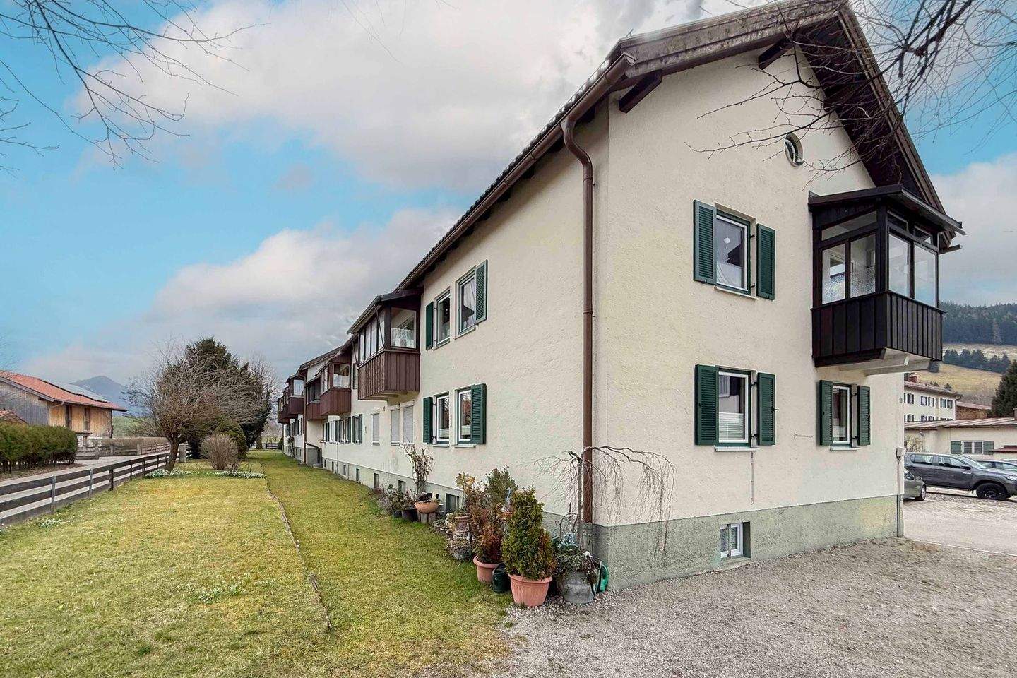 Immobilie in Hausham - Leerstehende 2-Zimmer-Wohnung mit Potenzial - Stellplatz, Hobbyraum & Keller - Bild 0