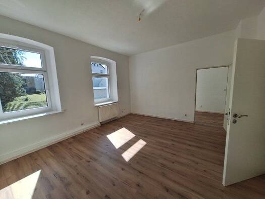 Wohnung zur Miete 575 € 2 Zimmer 81 m² Untere Hauptstraße 103 Hartmannsdorf 09232