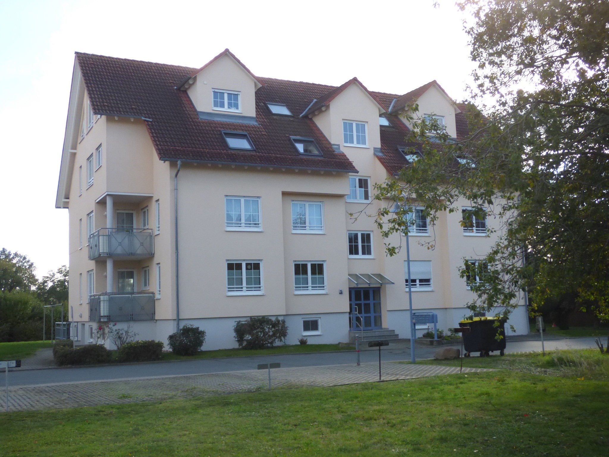 Wohnung zum Kauf 98.000 € 3 Zimmer 82 m²<br/>Wohnfläche 2.<br/>Geschoss Weida Riesa 01587