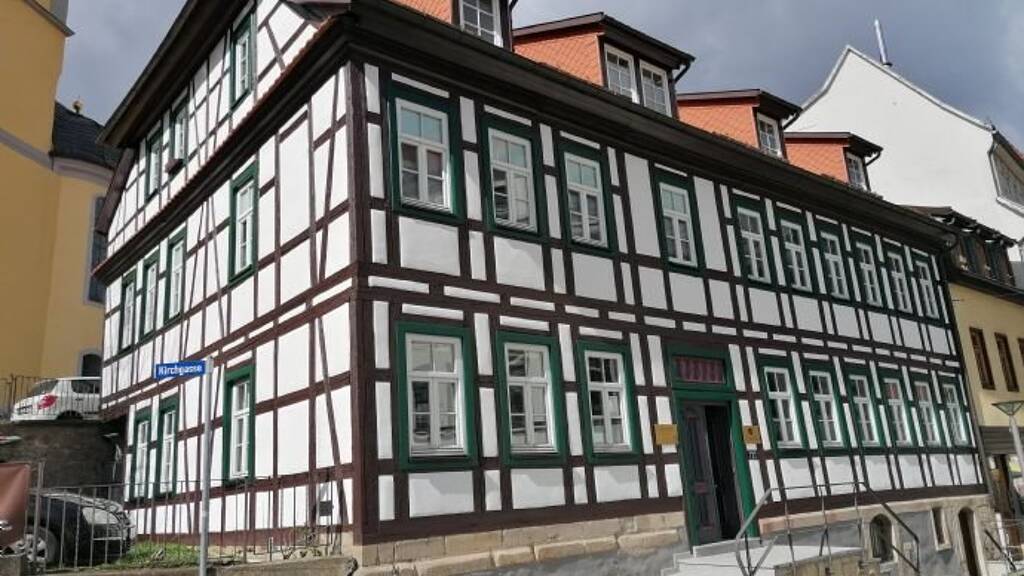 Wohnung zur Miete 480 € 2,5 Zimmer 65 m² 1. Geschoss Pfarrstraße 2 Suhl 98527