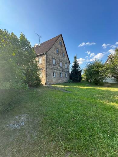 Mehrfamilienhaus zum Kauf provisionsfrei 478.000 € 8 Zimmer 220 m² 1.000 m² Grundstück Rosenbacher Straße 1 Weiher Uttenreuth 91080