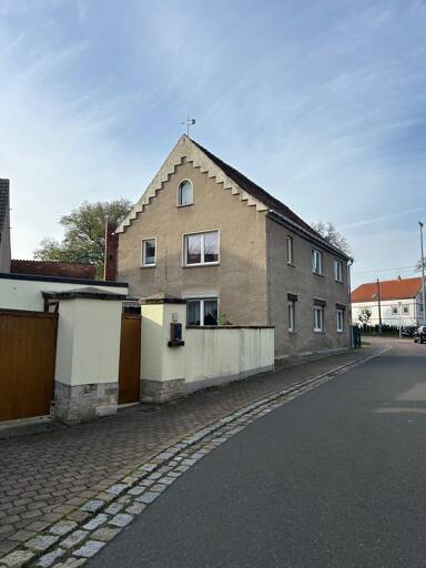 Einfamilienhaus zum Kauf 190.000 € 6 Zimmer 176 m² 912 m² Grundstück frei ab sofort Alte Straße 11 Gerstewitz Lützen 06686