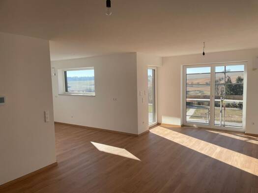 Wohnung zur Miete 1.100 € 3,5 Zimmer 96,9 m² Geschoss EG/2 frei ab 01.10.2025 Monheim 86653