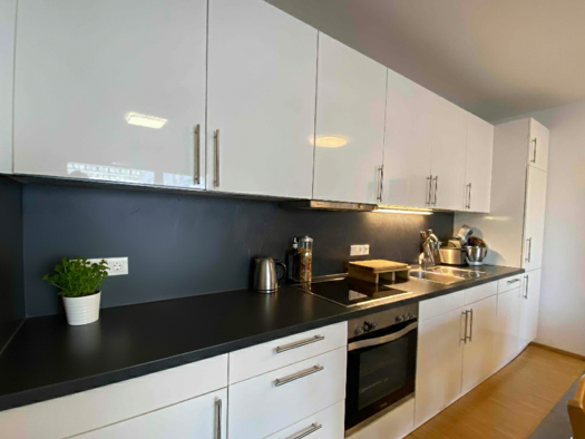 Wohnung zur Miete 1.600 € 3 Zimmer 86 m² frei ab sofort Lyoner Straße 52 Schwanheim Frankfurt am Main 60528