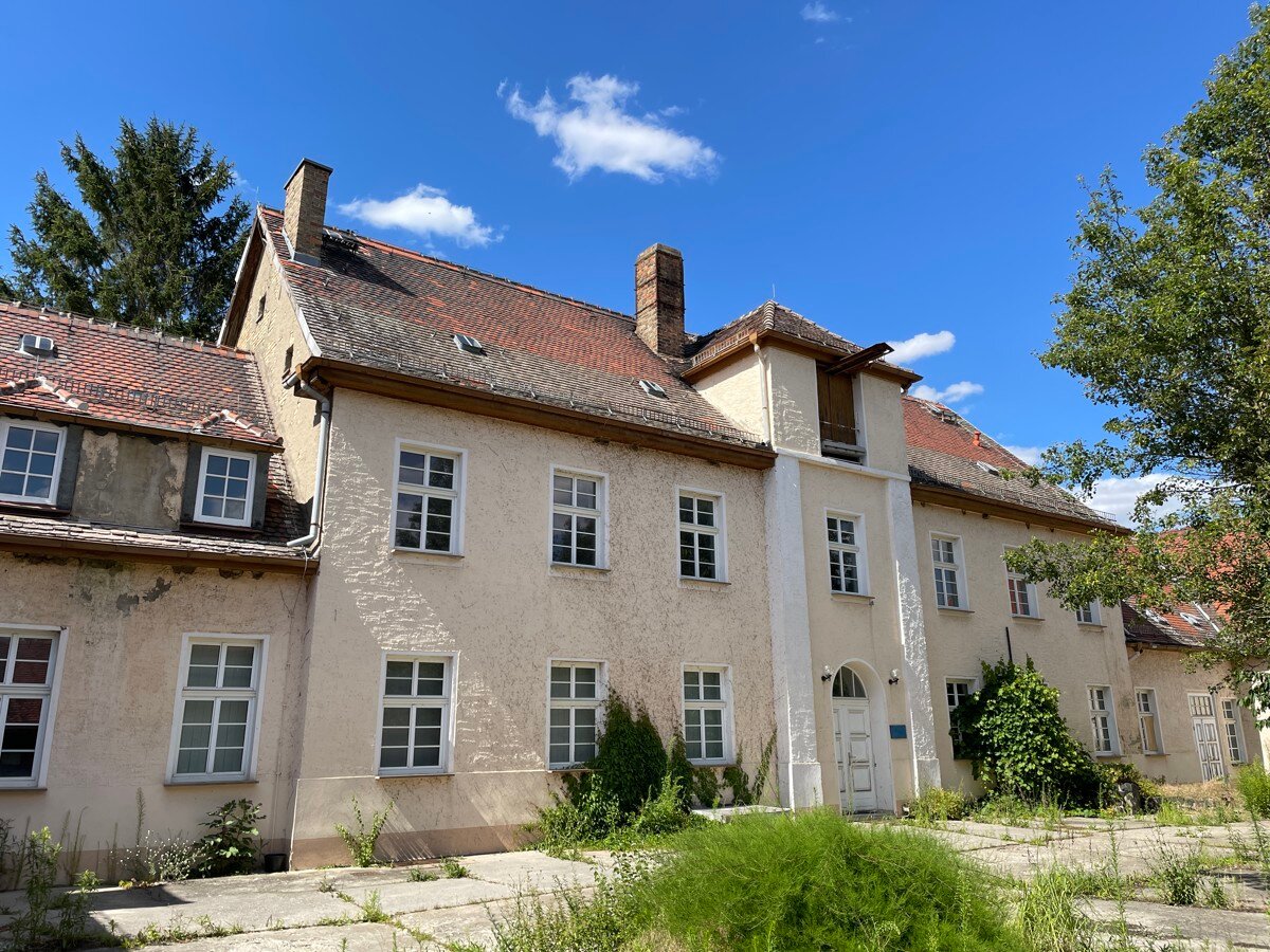 Haus zum Kauf 355.000 € 30 Zimmer 1.200 m²<br/>Wohnfläche 5.917 m²<br/>Grundstück Naumburg Naumburg 06618