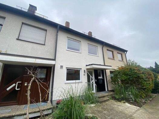 Reihenmittelhaus zur Miete - Erstbezug 1.800 € 6 Zimmer 120 m² 200 m² Grundstück frei ab sofort Helgoländerstr. 59 Thon Nürnberg 90425