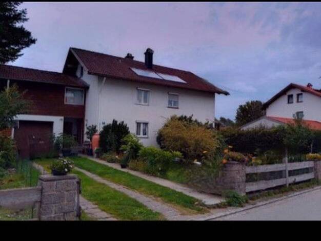 Einfamilienhaus zum Kauf provisionsfrei 750.000 € 8 Zimmer 200 m² 640 m² Grundstück Unterthingau 87647
