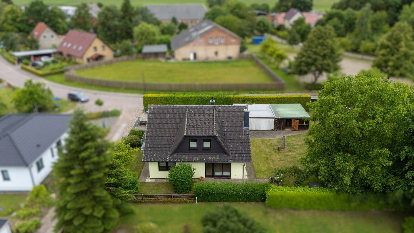 Immobilie in Sietow - Einfamilienhaus an der Müritz mit ausreichend Grundstück (separates Baugrundstück) - Bild 3