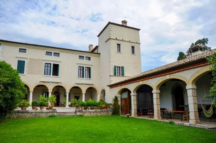 Villa zum Kauf 4.250.000 € 6 Zimmer 450 m²<br/>Wohnfläche 40.000 m²<br/>Grundstück ab sofort<br/>Verfügbarkeit Verona