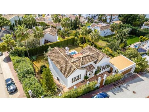 Villa zum Kauf 1.550.000 € 4 Zimmer 240 m² 900 m² Grundstück Istán 29611