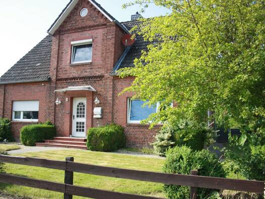 Einfamilienhaus zum Kauf 279.000 € 7 Zimmer 220 m² 1.100 m² Grundstück frei ab 30.09.2026 Dorfstraße 5 Cadenberge 21781