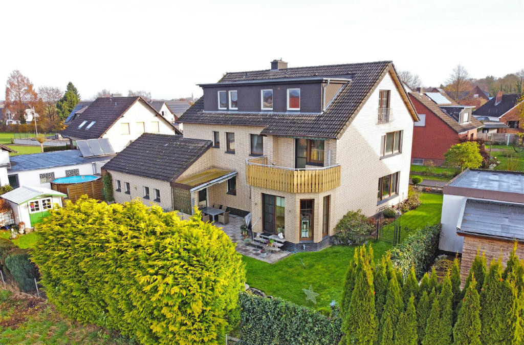 Mehrfamilienhaus zum Kauf 350.000 € 9 Zimmer 281 m²<br/>Wohnfläche 712 m²<br/>Grundstück Holzhausen Preußisch Oldendorf 32361