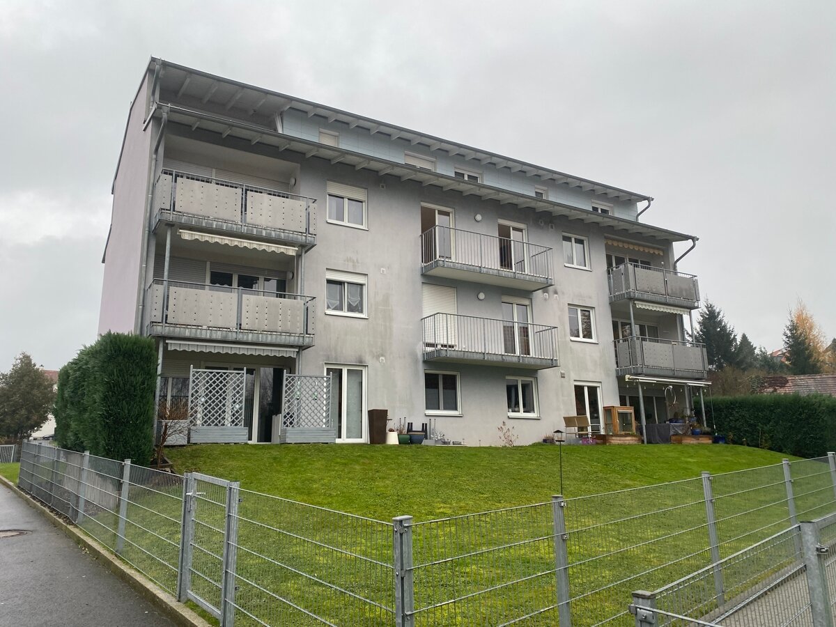 Wohnung zur Miete 350 € 35 m²<br/>Wohnfläche 2.<br/>Geschoss Neustadt Neustadt an der Waldnaab 92660