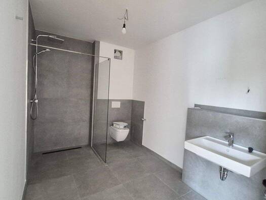 Wohnung zur Miete 990 € 2 Zimmer 70,3 m² frei ab sofort Bahnhofstraße 3 Kleinenbroich Korschenbroich 41352
