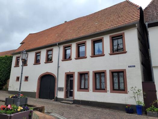 Stadthaus zum Kauf 238.000 € 6 Zimmer 158 m² 377 m² Grundstück frei ab sofort Bad Bergzabern Bad Bergzabern 76887
