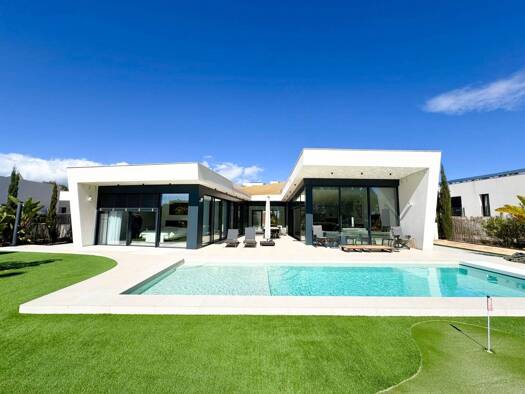 Villa zum Kauf 1.600.000 € 3 Zimmer 210 m² 1.047 m² Grundstück Las Colinas Golf