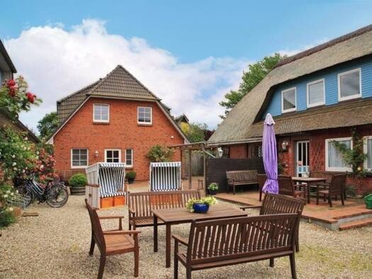 Mehrfamilienhaus zum Kauf als Kapitalanlage geeignet 1.800.000 € 613 m² 1.500 m² Grundstück Gelting 24395