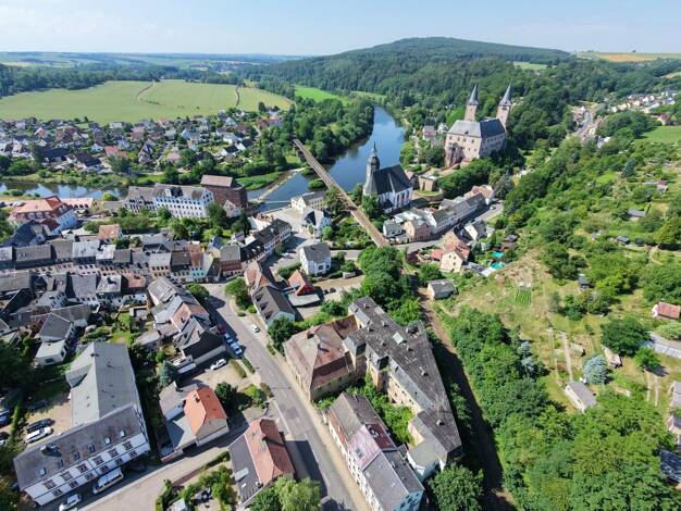 Schloss zum Kauf 399.000 € 38 Zimmer 2.500 m² 2.130 m² Grundstück Rochlitz Rochlitz 09306