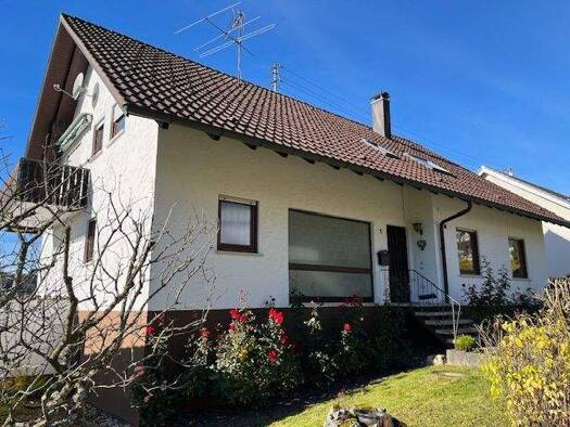Einfamilienhaus zum Kauf 389.000 € 8 Zimmer 240 m² 810 m² Grundstück frei ab sofort Tieringen Meßstetten 72469