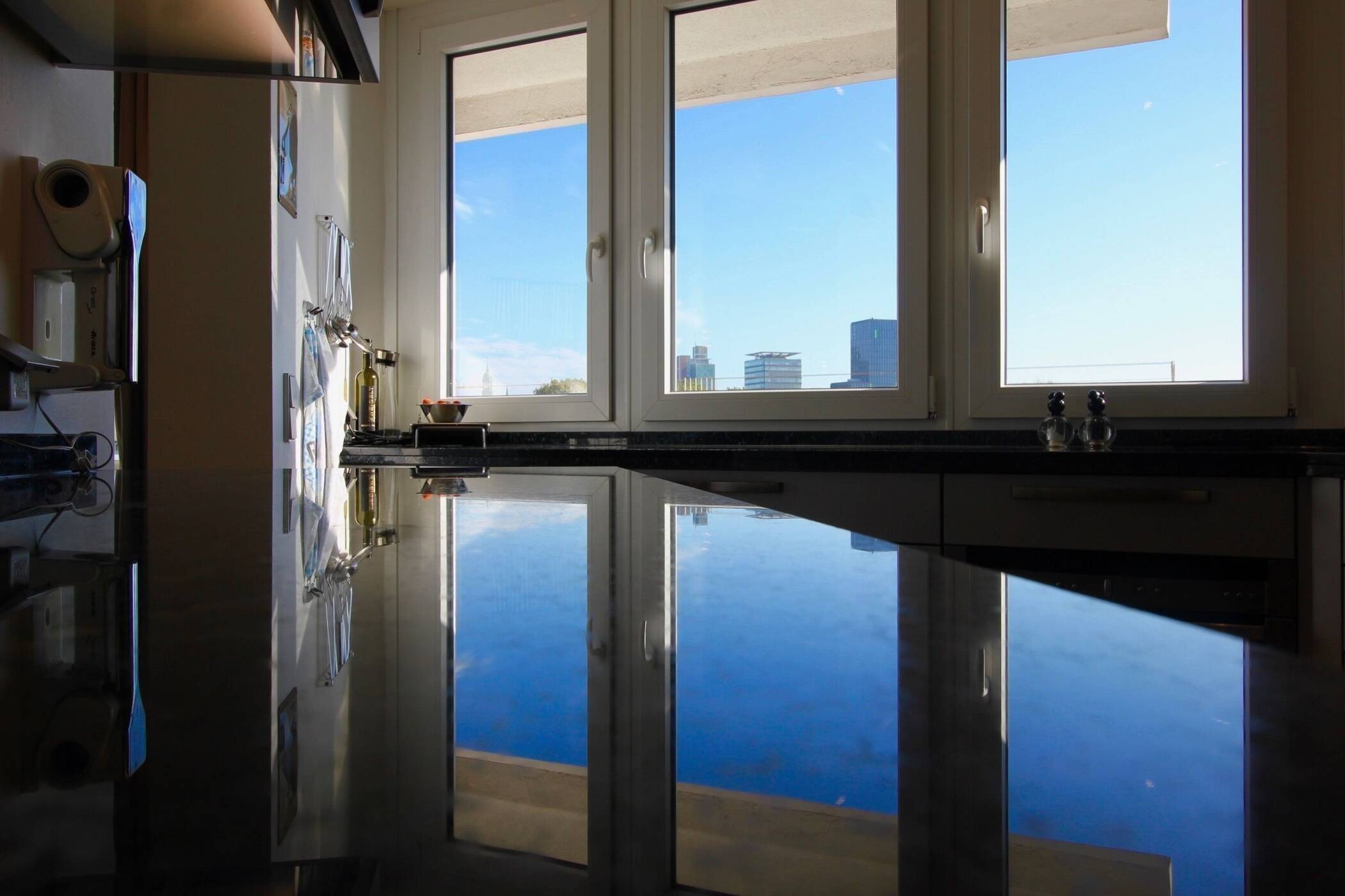 WEITBLICK Luxuswohnung - 2 Balkone - 2 CHICE Bäder - Whirlpool - mitten auf der legendären REEPERBAHN - aussergewöhnlich + besonders – Hamburg – Vorschaubild 19