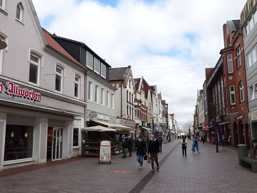 Laden zur Miete 3.600 € 240 m² Verkaufsfläche Heide 25746