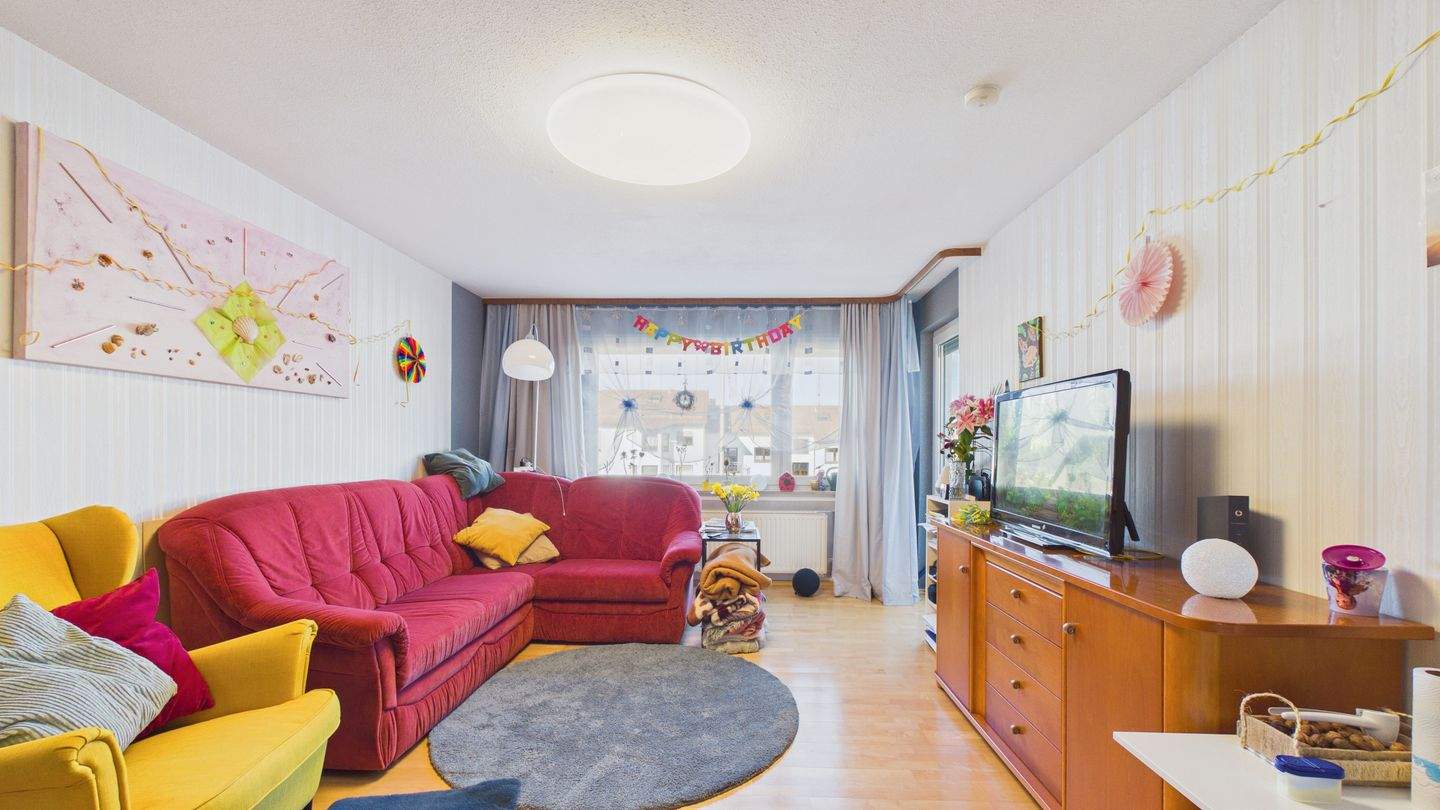 Immobilie in Eningen unter Achalm - Gepflegte 3-Zimmer-Wohnung mit Westbalkon in ruhiger Lage von Ehningen - Bild 1