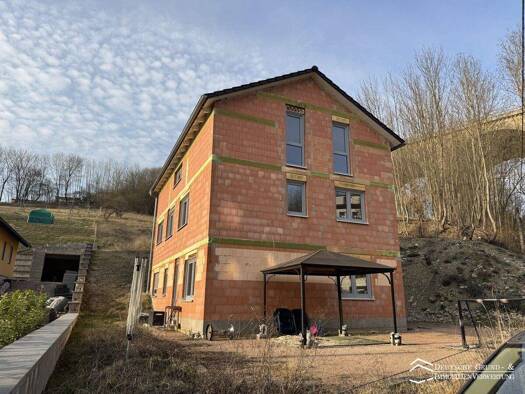 Haus zum Kauf 269.000 € 10 Zimmer 190 m² 1.400 m² Grundstück Karolinenstraße 75 a Eisenach 99817