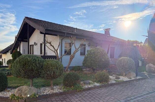 Immobilie in Biebelnheim - Charmanter Bungalow in ruhiger Lage - einziehen und wohlfühlen - Bild 0