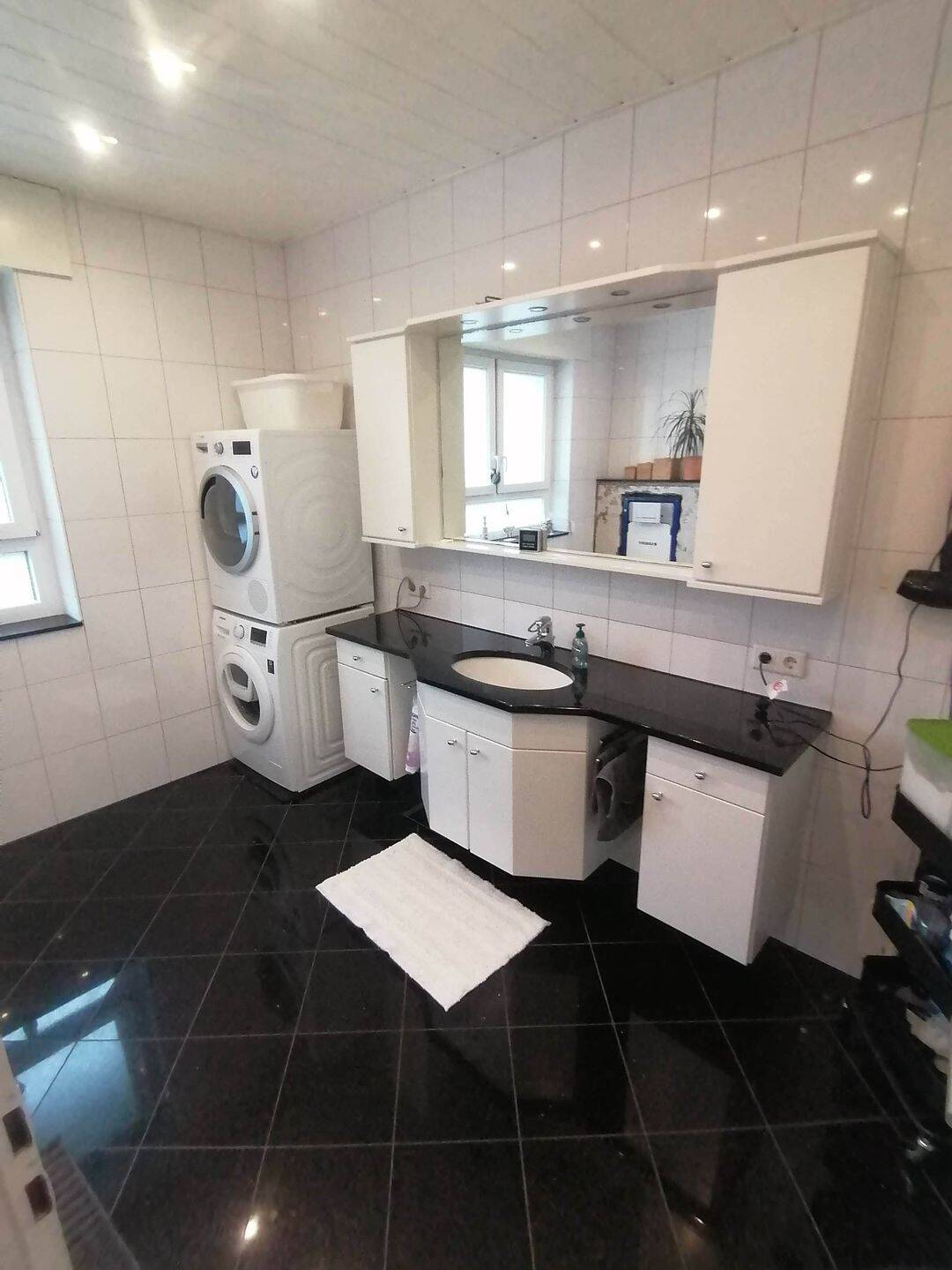 Immobilie in Sendenhorst - Modernisiertes Zweifamilienhaus mit Balkon, Garten und Garage in ruhiger Lage - Bild 4